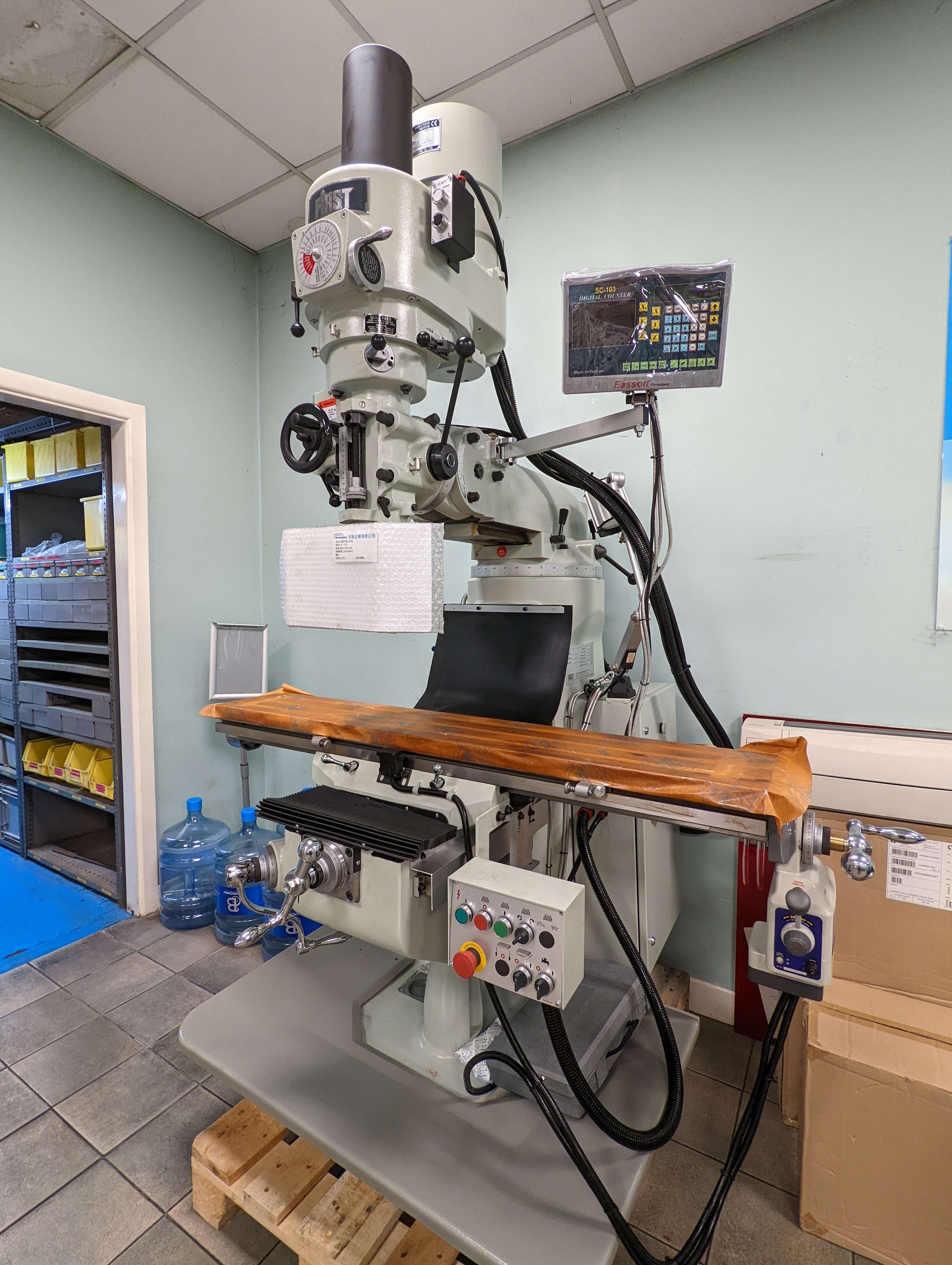Turret Milling machines - In stock